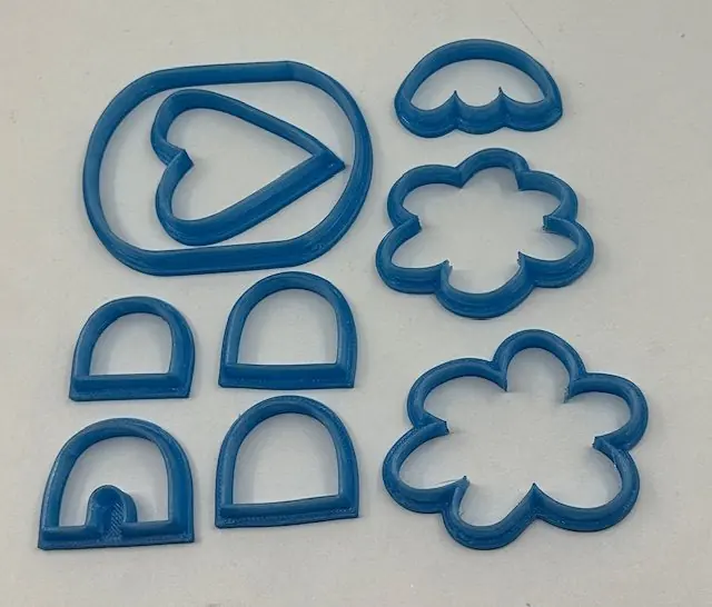 Jeu d'emporte-pièces bleus imprimés en 3D : fleurs, nuages, arches et cœur