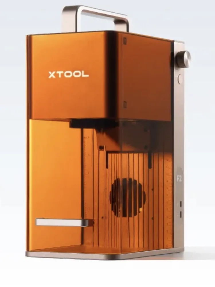 Graveur laser xTool F2 de l'atelier, capot orange et carter métal