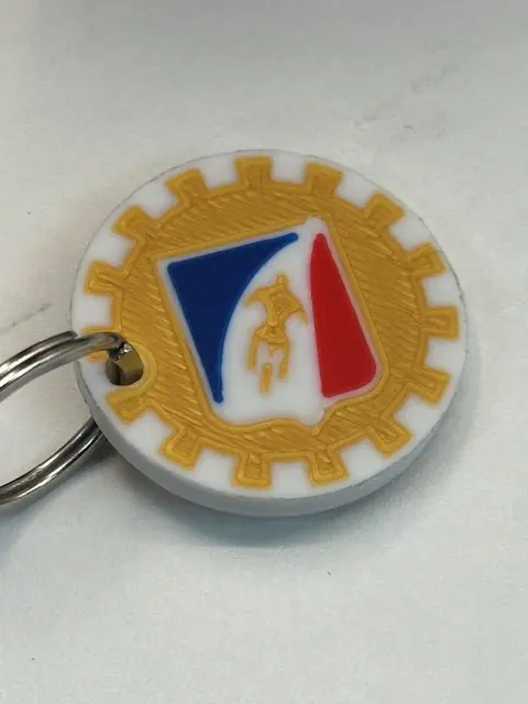 Porte-clés rond imprimé en quatre couleurs, blason tricolore cerclé d'un engrenage